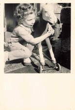 ANCIENNE PETITE PHOTOGRAPHIE 1957 BIBILL ET SON CHEVAL A ROULETTE