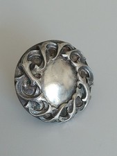 Bouton ancien en métal argenté,  32mm.