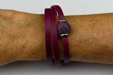 Bracelet cuir 3 tours bicolore violet/brique fermoir magnétique + 2 perles (2)