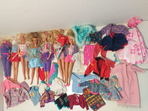 Lot barbies vêtements - 7,