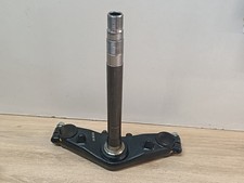 UN TE DE FOURCHE INFERIEUR
