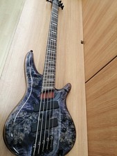 Guitare basse électrique