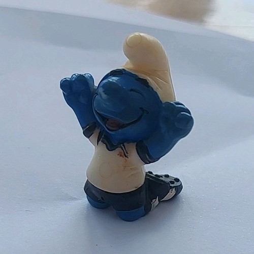 Figurine schtroumpf couchée - figurine,