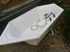 SUPERBE BAIGNOIRE ACRYLIQUE COMPLETE AVEC ROBINETTERIE EXCELLENT ETAT