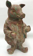 COCHON EN COSTUME  FONTE PATINE VERTE ET ROUGE BEATRIX POTTER,  MAISON ET JARDIN