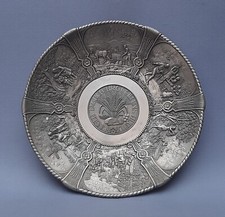 Assiette Étain Haut-Relief