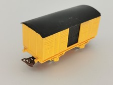 JOUEF ÉCHELLE HO WAGON COUVERT JAUNE A PORTES COULISSANTES  +++