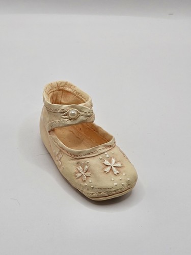 Just the right shoe peaches - right,