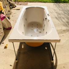 Baignoire jacuzzi d'occasion rectangulaire blanche
