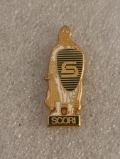 Pin’s Scori Chevalier Épée Bouclier Heaume Cote De Maille Armure Signé GDC