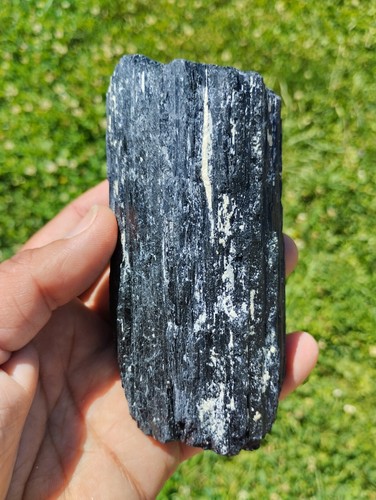 Tourmaline noire forme brute - noire,