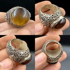Belle bague romaine ancienne en argent avec ambre ancien de la Baltique