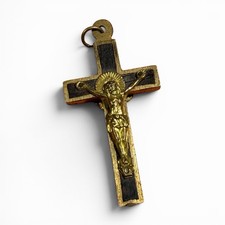 Croix pendentif en bois et
