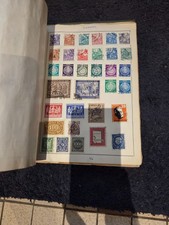 2 albums de timbres rempli ancienne collection 