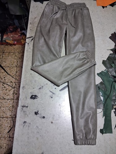 Nouveau pantalon - , de