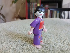 Japon PLAYMOBIL - Jeune femme japonaise N°2 : kimono violet et rouge à fleurs