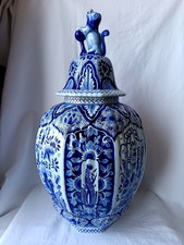 POTICHE COUVERTE EN FAIENCE DE