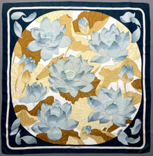 Authentique foulard Hermès Vintage "  Fleurs de Lotus  " /  Hermès vintage scarf