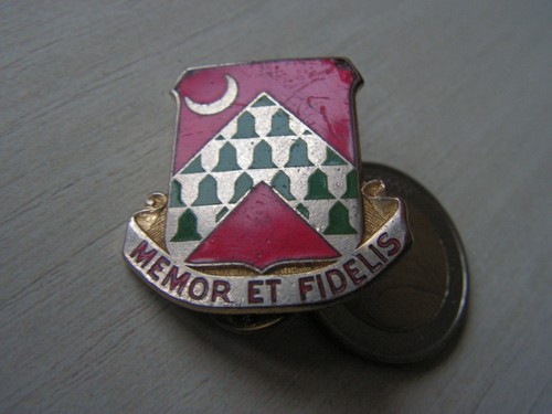 Insigne militaire ancien - insigne,