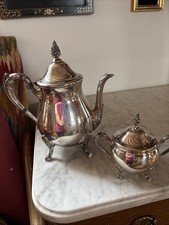 Théière en métal argenté