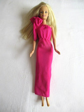 BARBIE en ROBE LONGUE ROSE
