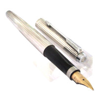 MYTHIQUE STYLO PLUME PARKER 75 PLAQUE ARGENT FINITIONS GODRONS PLUME OR Q23