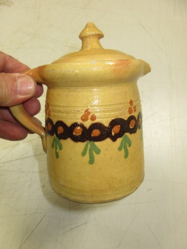Ancien pichet terre - ,