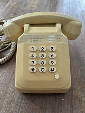 ancien téléphone à touches beige Socotel S 63, vintage
