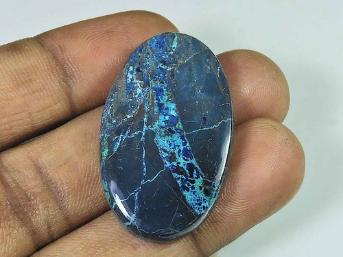 Cabochon ovale shattuckite