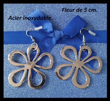 Boucle d'oreille fleur