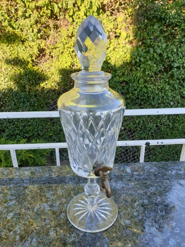 Ancienne fontaine alcool - ancienne, en