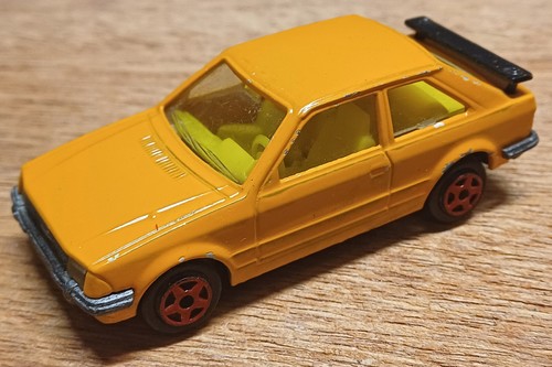 Ancienne voiture miniature