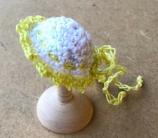 Blanc Et Jaune Crochet Canotier Tumdee 1:12 Échelle Poupées House Miniature Hat