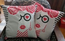   Offre Spéciale Lot de Deux Housses de Coussin femme 40x40 Cm Fait Main