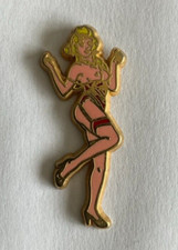 84 - Pin's PIN-UP BLONDE SEXY