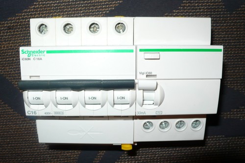 Disjoncteur a9f77416 - disjoncteur,