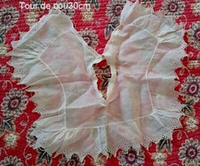 Vêtement ancien col dentelle