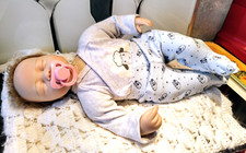 Poupée BÉBÉ REBORN avec tétine réaliste 40cm