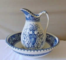 NECESSAIRE TOILETTE BROC VASQUE FAIENCE BOCH ET FRERES DECOR BOSTON