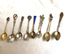 8 CUILLERES MOKA SOUVENIR