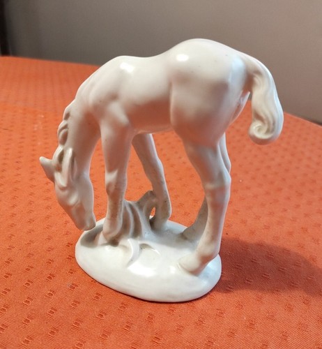 Cheval pâturant céramique - cheval,