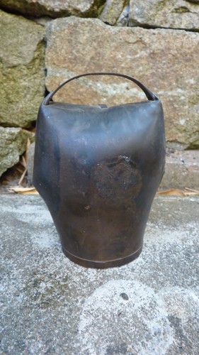 Cloche sonnaille ancienne - cloche,