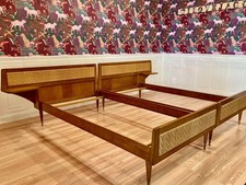 PAIRE DE LITS CHÊNE ET ROTIN DESIGN 1950.