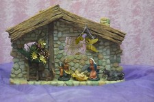 DÉCOR DE NOEL CRÈCHE AVEC PERSONNAGE VILLAGE SAPINS DÉCORATIONS FÊTES 