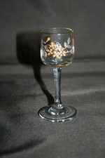 Verre émaillé à pied à