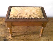 ANCIEN PETIT REPOSE PIEDS BOIS