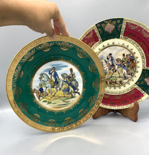 Lot 2 assiettes Napoléon J.K. Céraclub – Bataille de Wagram décor rouge et vert