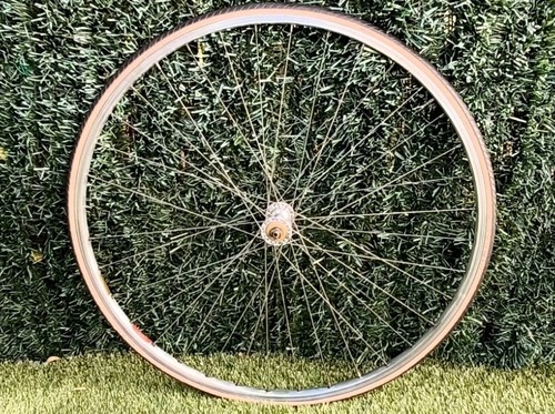Roue avant super - avant,