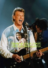 Johnny Hallyday avec chemise à l'indienne   - affiche plastifiée