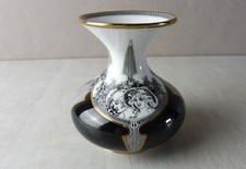 Ancien vase en porcelaine